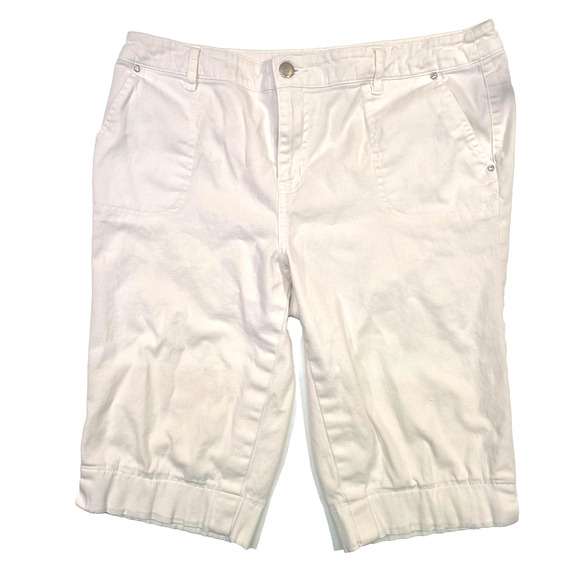 Dressbarn Women’s White Capri Jeans – Size 8 – Stretch Denim with Rhinestones - Picture 1 of 11